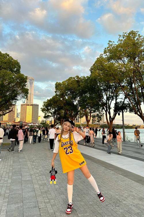 赞比亚有人穿你球衣？詹姆斯：我向你致以爱意 希望咱们可以见面