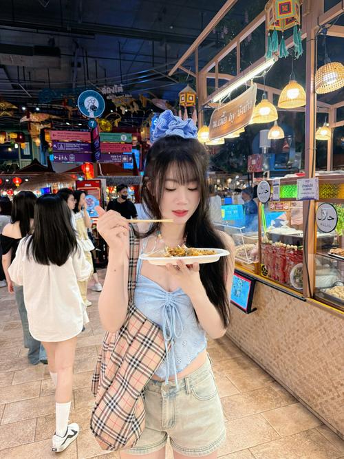 微笑+比心！烤肉姐晒小卡个人照：新鲜热乎 可爱警告！