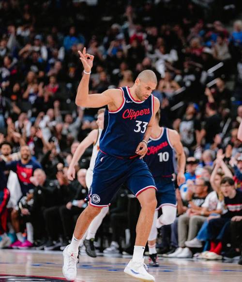 还有油!巴图姆晒定妆照:开启生涯第18个赛季