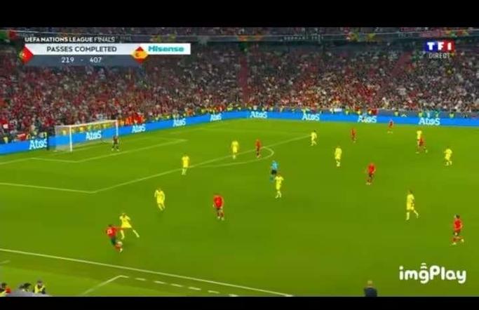 太难防!亚马尔边路一挑三爆破,“世一左”门德斯10秒内被过两次