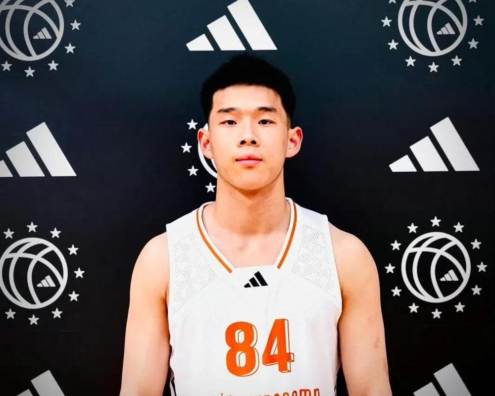 媒体人：希望林葳能通过个人表现 未来重新代表国家队出征大赛