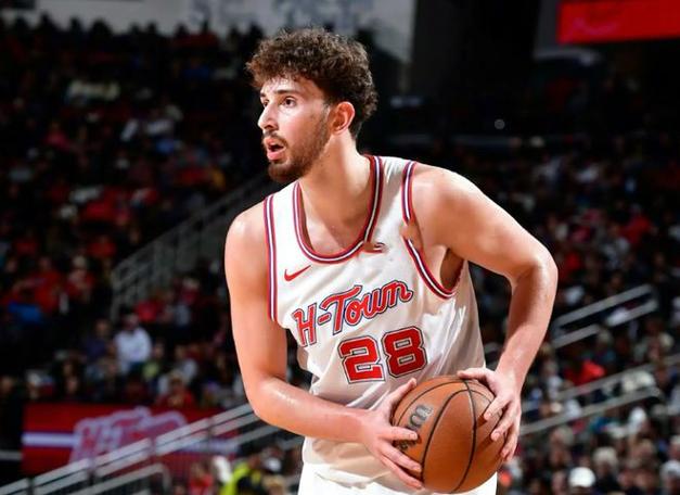 小火龙进化？费尔顿：申京是升级版的萨博尼斯 穷人版的约基奇