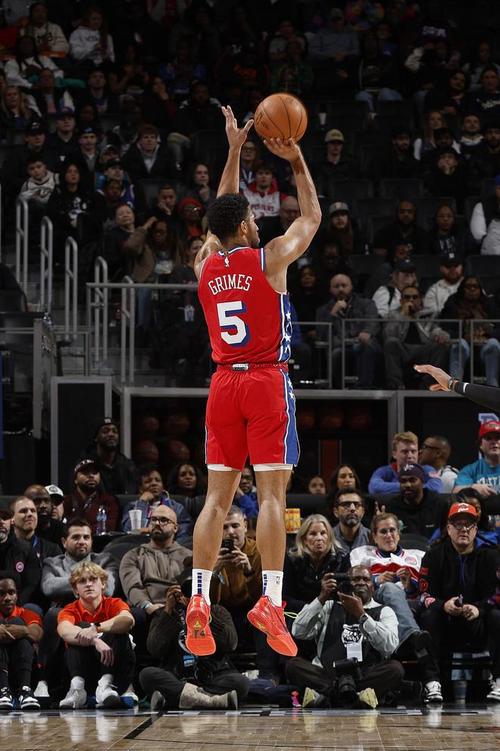 接受1年870万资质报价!76人官方:球队正式续约格莱姆斯