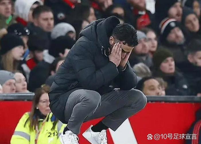 记者:B费并非对阿莫林不满,他只是对踢的位置感到不开心