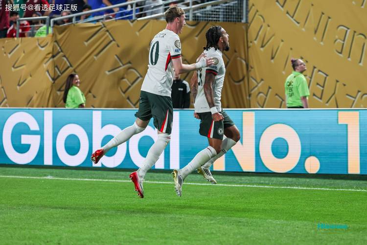 邮报:埃基蒂克赛后第一反应是抽筋,他有望随队出征切尔西