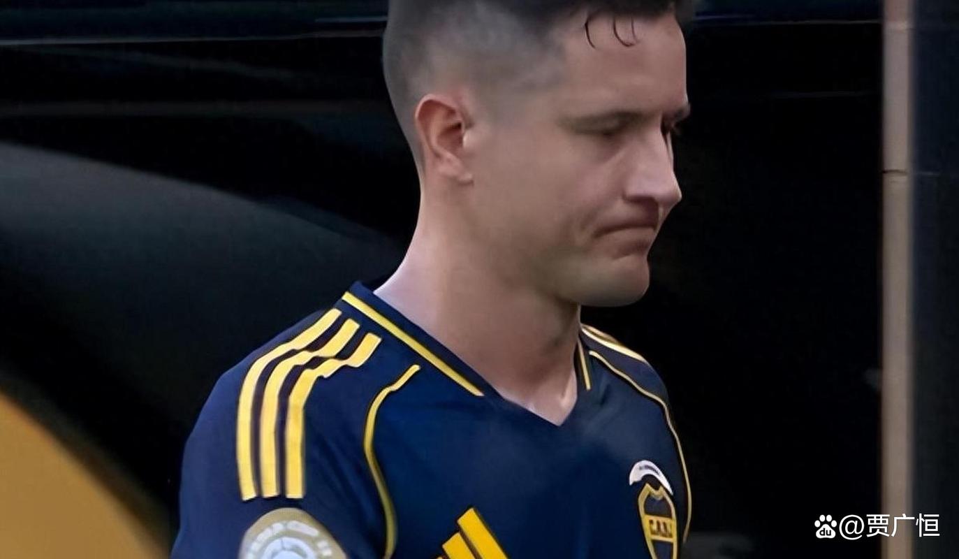 球报：本菲卡多名球员及教练感染病毒，出现头痛和身体不适等症状