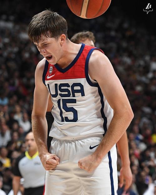 里夫斯：外婆曾因詹姆斯吼我而生气 我说我妈吼我的时候可凶多了