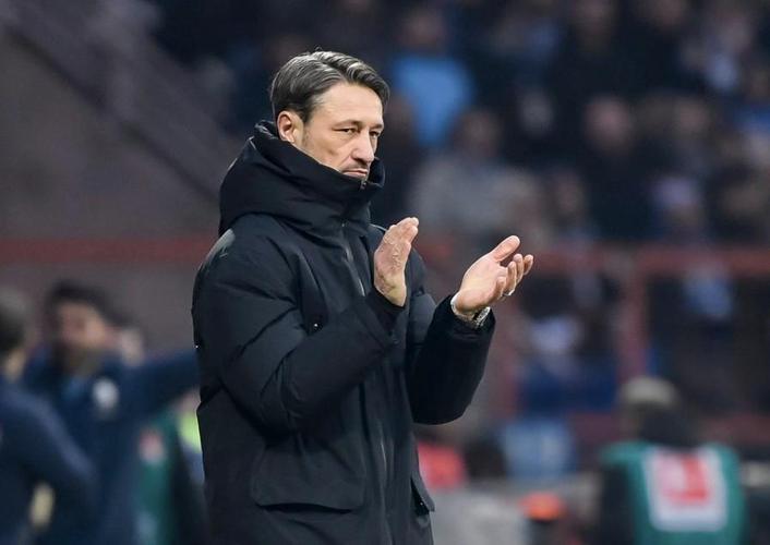 11胜3平！德甲官方晒科瓦奇海报：率领多特跨赛季14轮德甲不败