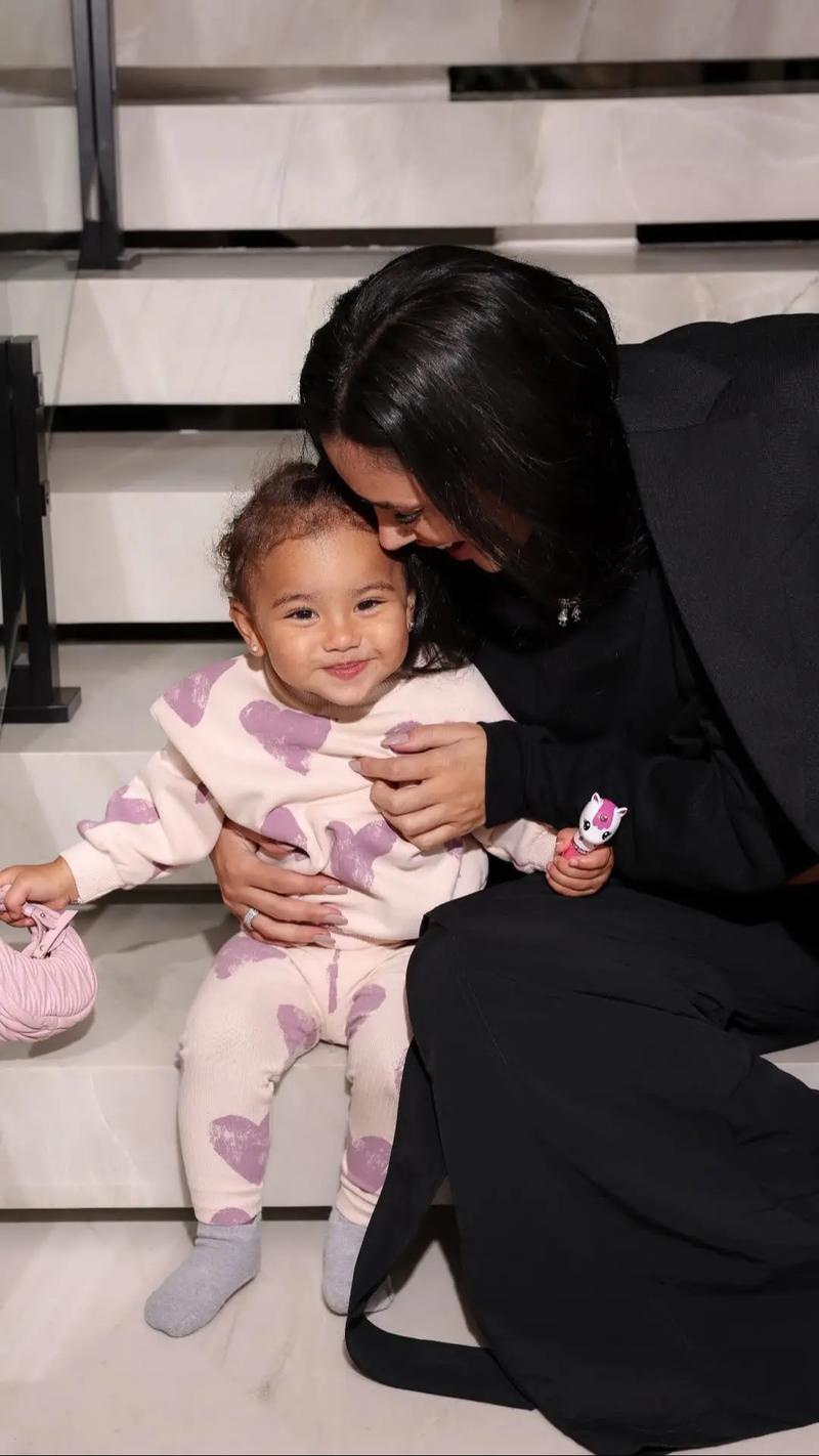 内马尔为女儿庆祝2岁生日，巴媒此前报道称他花64万欧办生日派对