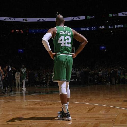 39岁仍有高水平！媒体人：霍福德就像一个更冷静、投篮更准的追梦