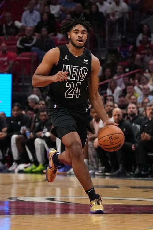 卡梅隆-托马斯:曾凡博能阅读比赛/投篮 他教了我们中国话和文化