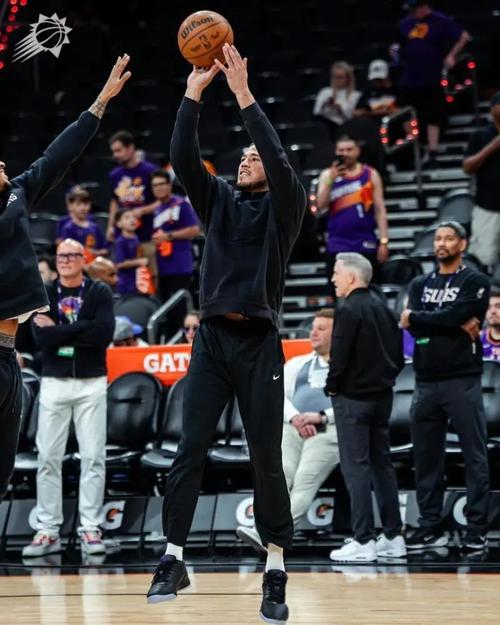 布克：很高兴看到中文布克 有空间距离但中国赛是相遇的完美地方