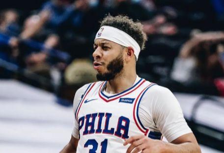 右手腕伤势无大碍！海斯：我没有问题 我将会出战揭幕战！