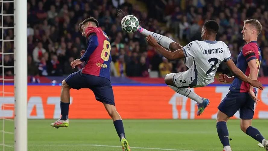 国米先下一城，角球机会邓弗里斯门前推射破门