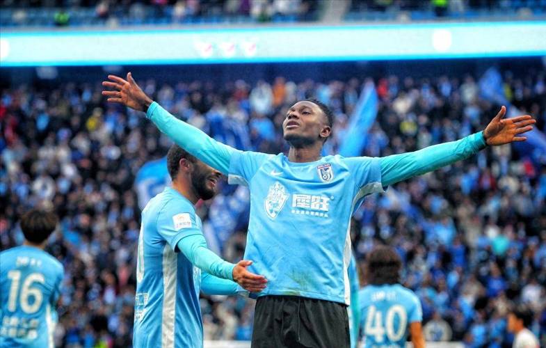 急需调整!克莱开赛至今场均仅8.2分 命中率31.3% 三分25.9%