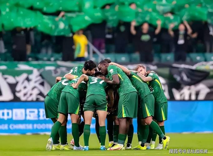 足球报：国安本场观众21371人，仅比踢河内公安多1000人