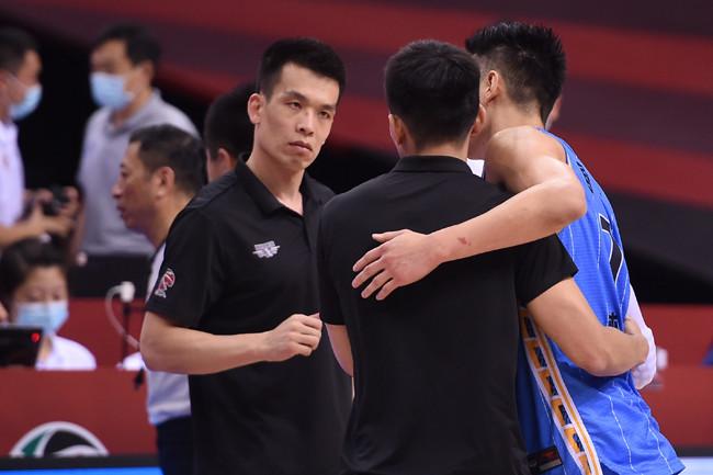 宫磊：邵佳一要尽快明确自己的打法理念，敢于用新人、敢于担当