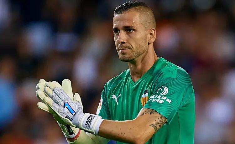 莱万特高管：我们几乎每天都会收到对艾永的报价，但他是非卖品